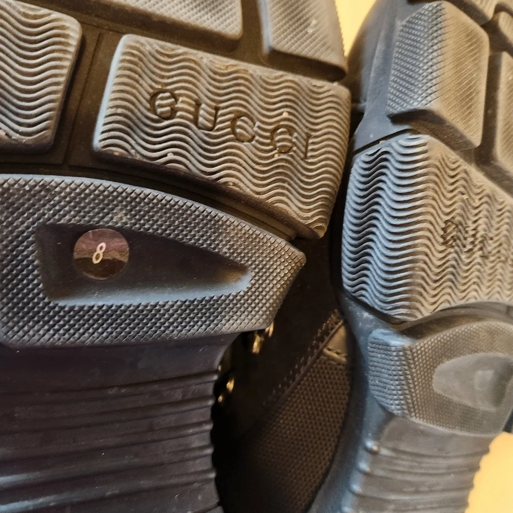 Gucci Flashtrek sneakers size 8 in EUC